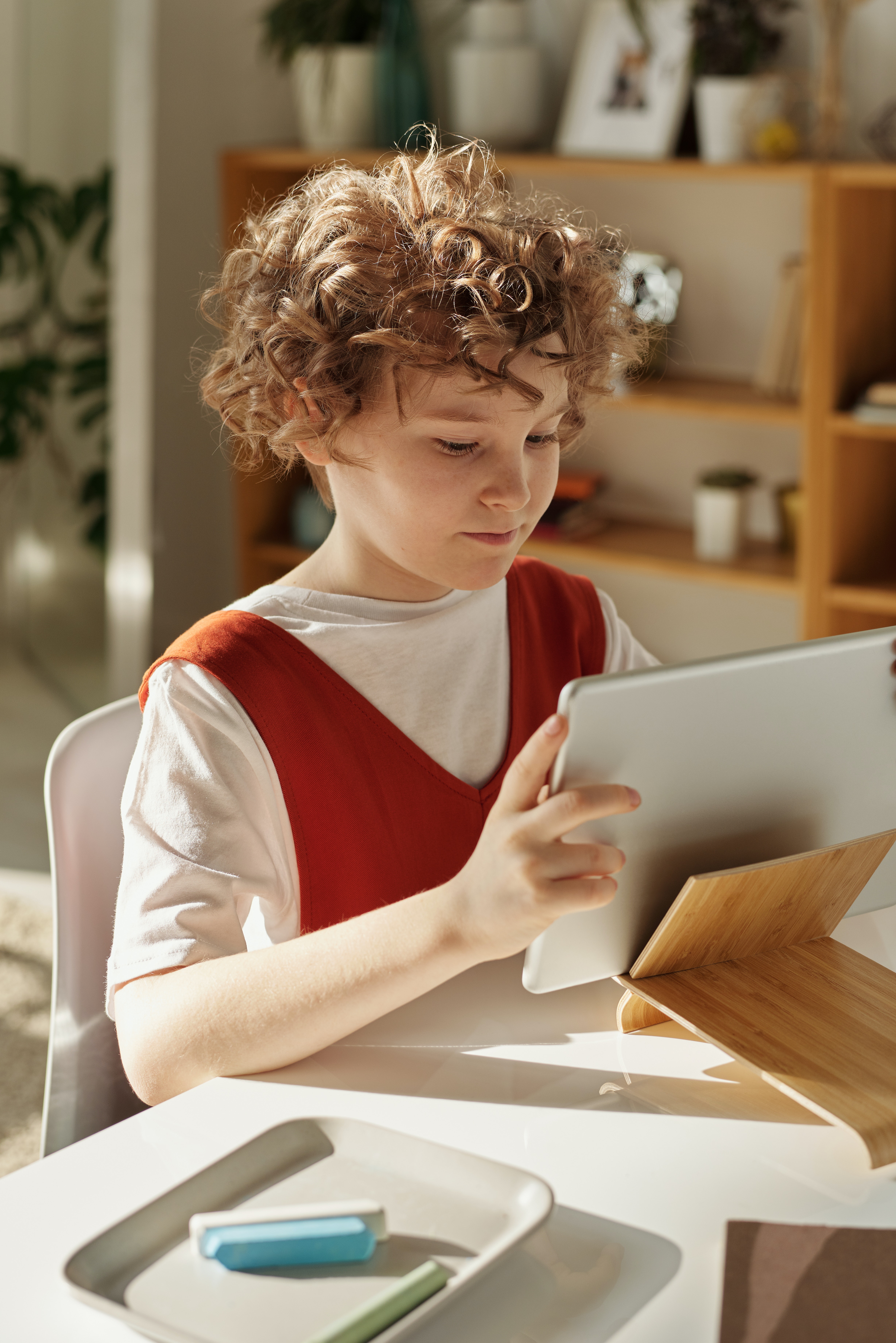 enfant avec tablette LDD